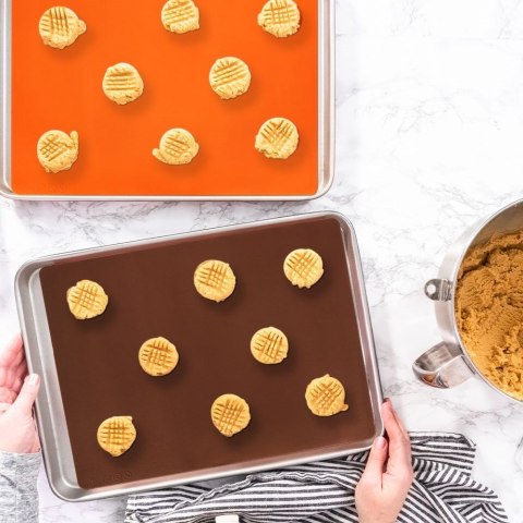 Stolnica do Ciasta Silikonowa Pomarańczowa ORION 60 x 50 cm