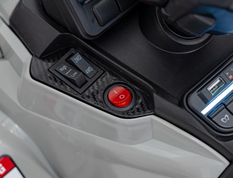 Quad Can Am Outlander ATV z Pilotem Szary