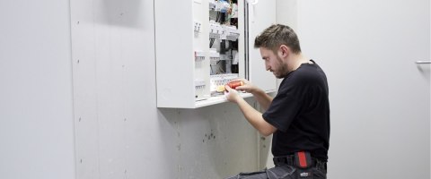 WKRĘTAK ELEKTRYCZNY Z ZESTAWEM BITÓW WH-SPEED-E/II-ELECTRIC/44318 IZOLOWANY WIHA