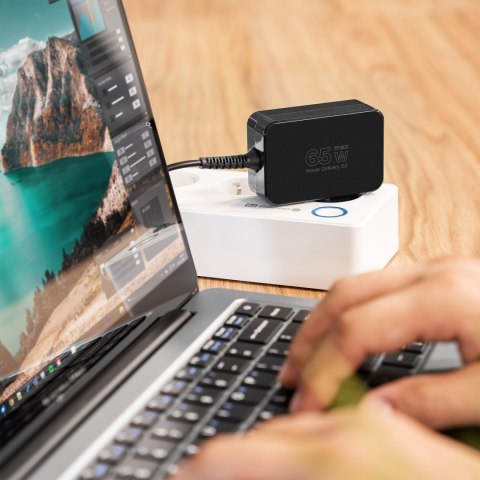 Zasilacz uniwersalny Kruger&Matz 65W z funkcją Power Delivery 7 końcówek