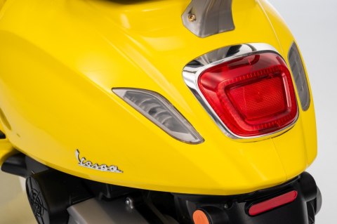 Pojazd Skuter Vespa ROMA Żółty