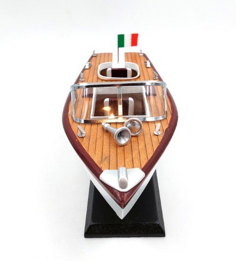 Model motorówki - idealny prezent dla miłośników żeglarstwa - REE