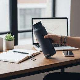 Quokka Echo - Butelka ze stali nierdzewnej 690 ml z silikonowym uchwytem (Black)