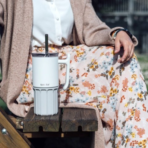 Quokka Umi - Kubek termiczny ze stali nierdzewnej 720 ml ze słomką i silikonową podstawką (Ivory)