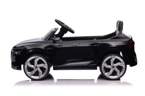 Auto Audi SQ8 czarne na akumulator dla dzieci + pilot 2,4 GHz
