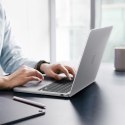 Spigen AirSkin - Obudowa MacBook Air 13,6" (M5/M4/M3/M2/2026-2022) (Frost Clear)