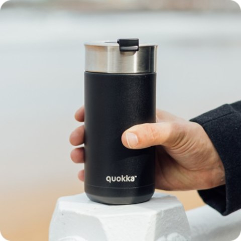 Quokka Boost Coffee Tumbler - Kubek termiczny ze stali nierdzewnej z zaparzaczem 400 ml (Carbon Black)