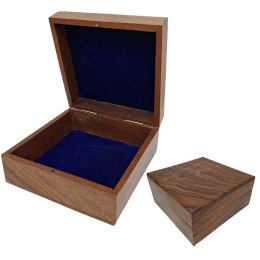 Eleganckie Drewniane Pudełko z wypraską 14x14x6,5 cm - SD16BOX