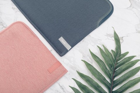 Moshi Pluma - Pokrowiec MacBook Pro 14" (M4/M3/M2/M1/2024-2021) (Carnation Pink)