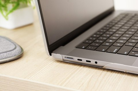 Moshi iGlaze Hardshell Case - Obudowa MacBook Air 13.6" M4 (2025) / M3 (2024) / M2 (2022) (Stealth Black)