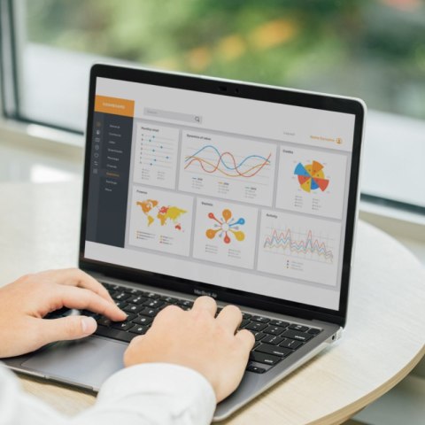 Moshi iVisor AG - Matowa folia ochronna na ekran MacBook Air 13.6" M4 (2025) / M3 (2024) / M2 (2022) (Black/Clear/Matte)