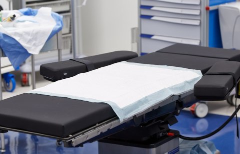 MEDLINE 60x60 cm Podkłady higieniczne superchłonne, niejałowe, 5 warstw, 25 szt.