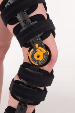 QMED RUSH Orteza stawu kolanowego pooperacyjna, regulowana, uniwersalna