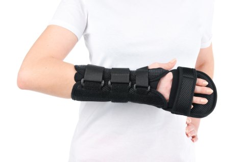 QMED UNI HAND ROZM. L Orteza nadgarstka uniwersalna, czarna