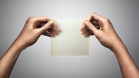 MÖLNLYCKE EXUFIBER AG 15×15 cm Opatrunek żelujący z włókien, przeciwbakteryjny, 10 szt.