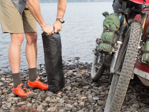 Torba na kierownicę BLACKBURN OUTPOST HANDLEBAR z workiem wodoodpornym (NEW).