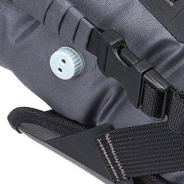 Torba pod siodło BLACKBURN OUTPOST ELITE SEAT PACK 10,5l z workiem wodoodpornym, metalowe mocowanie do sztycy pneumatycznej (NEW