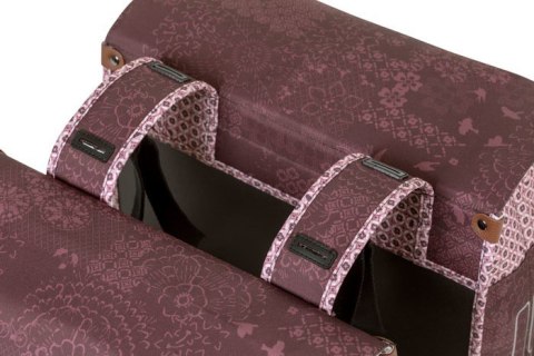 Sakwa podwójna BASIL BOHEME DOUBLE PANNIER BAG 35L Universal Bridge System, wodoodporna fig red (WYPRZEDAŻ -50%)