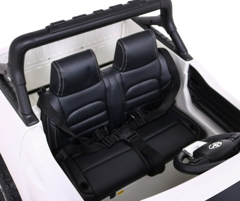 Toyota Hilux na akumulator dla dzieci Biały Pickup + Napęd 4x4 + Pilot + 2 bagażniki