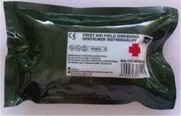 Opatrunek wojskowy typu W duży, włókninowy, z bandażem i folią