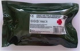 Opatrunek wojskowy typu W duży, włókninowy, z bandażem i folią