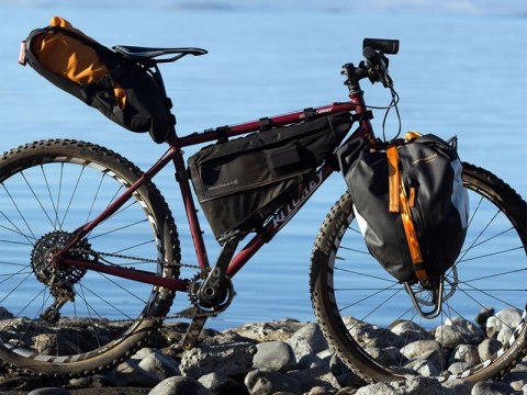 Torba na ramę BLACKBURN OUTPOST FRAME BAG LARGE 6,95L wodoodporna roz.L czarna (NEW 2026)