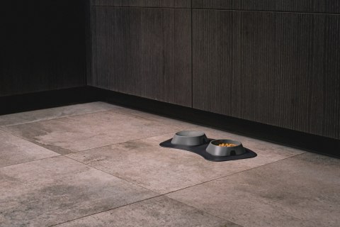 Mata 43x22cm pod miski CZARNA FIBOO