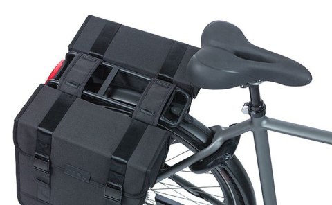 Sakwa podwójna BASIL TOUR DOUBLE PANNIER BAG 28L, Universal Bridge System, wodoodporna black (WYPRZEDAŻ -50%)