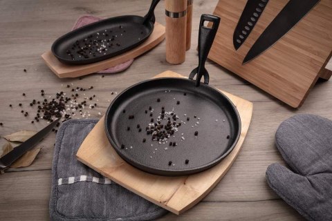Patelnia żeliwna z drewnianą deską Grada 22cm