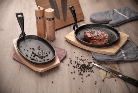 Patelnia żeliwna z drewnianą deską Grada 22cm