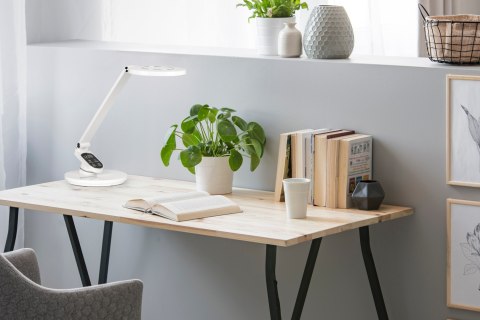 Lampka na biurko z wyświetlaczem (zegar, timer)