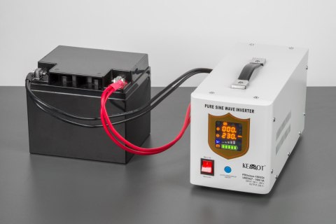 Zasilacz awaryjny KEMOT PROsinus-1500/24 przetwornica z czystym przebiegiem sinusoidalnym i funkcją ładowania 24V 230V 1500VA/10