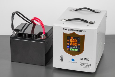 Zasilacz awaryjny KEMOT PROsinus-2600/24 przetwornica z czystym przebiegiem sinusoidalnym i funkcją ładowania 24V 230V 2600VA/18