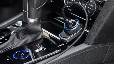 Transmiter samochodowy FM z funkcją bluetooth.