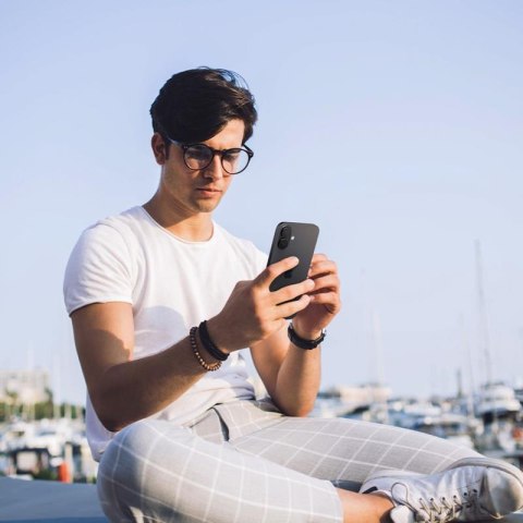 Spigen Optik Pro GLAS.TR EZ Fit Camera Protector 2-Pack - Szkło ochronne na obiektyw do iPhone 17 / 16 / 16 Plus (2 szt) (Czarny