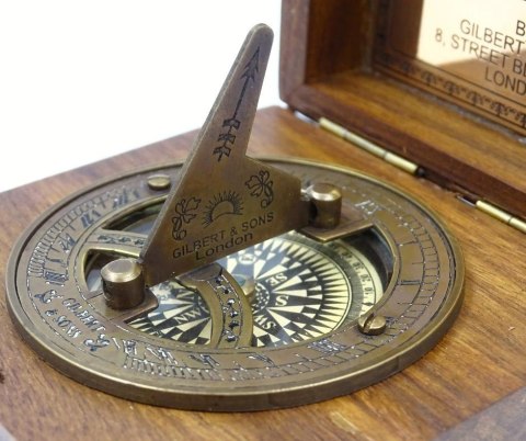 Kompas z zegarem słonecznym Gilbert w obudowie drewnianej - CGSD