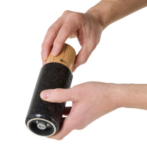 Młynek do pieprzu lub soli Yara, czarny