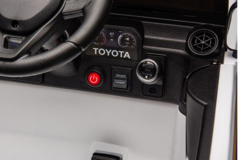 Pojazd Toyota Land Cruiser PRADO Biały