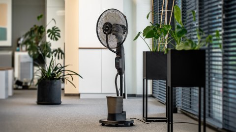 Wentylator stojący z funkcją mgiełki- czarny