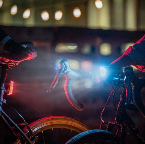 Lampka przednia BLACKBURN DAYBLAZER 1500 lumenów black (NEW 2026)