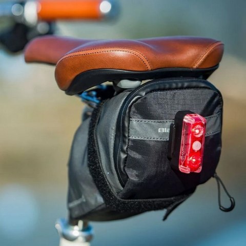 Lampka tylna BLACKBURN DAYBLAZER 65 REAR, 65 lumenów USB czarna (NEW 2026)