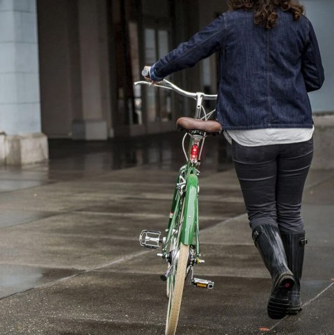 Lampka tylna BLACKBURN DAYBLAZER 65 REAR, 65 lumenów USB czarna (NEW 2026)