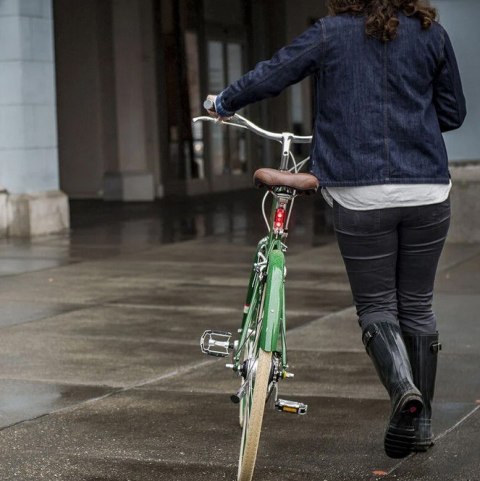 Zestaw lampki BLACKBURN DAYBLAZER przód 1000 lumenów, tył 65 lumenów (NEW 2026)