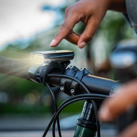 Zestaw lampki BLACKBURN DAYBLAZER przód 550 lumenów, tył 65 lumenów black (NEW 2026)