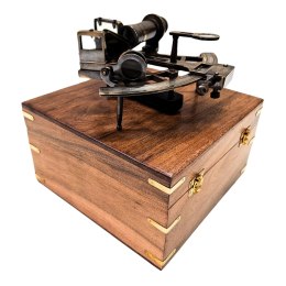 Sekstans Mosiężny w Pudełku Drewnianym - Replika - NC1517